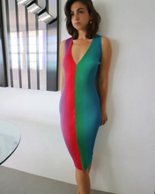 Charger l'image dans la galerie, Model wearing a KittyJoseph crystal pleated midi dress with a vibrant red, green, and blue optical feather print.
